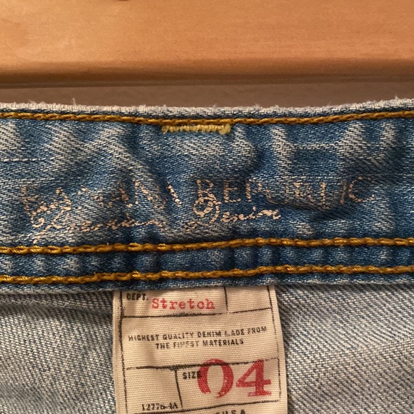 Gently Worn Women’s Size 4 Distressed Banana Republic Denim Jeans - Picture 15 of 15